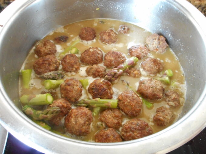 albóndigas guisadas