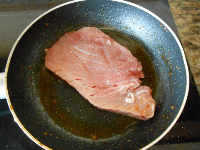 Atún a la plancha con choricero