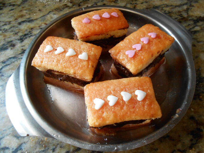 Borrachitos de nata con cerezas y