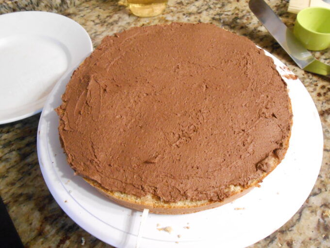 Tarta de rosas con hojas de chocolate