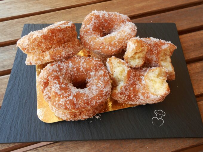 Rosquillas fritas de anís tradicionales