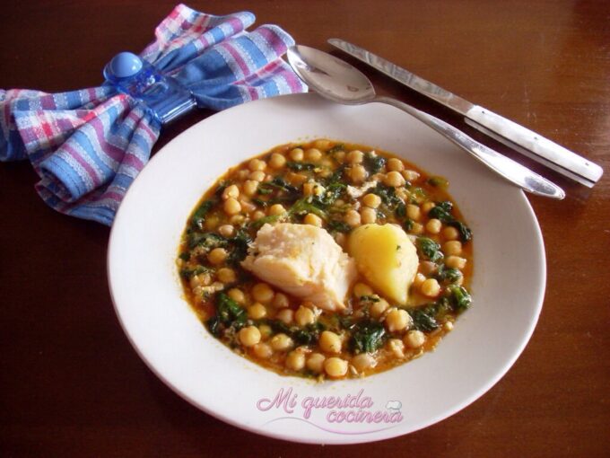 Potaje de garbanzos con bacalao y espinacas