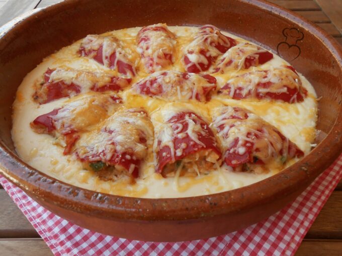 Pimientos rellenos de bacalao, gambas y huevo