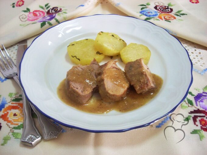 Solomillos de cerdo en salsa de almendra y naranja