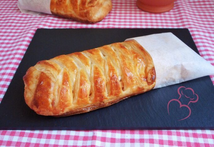 Trenzas de hojaldre con beicon y queso