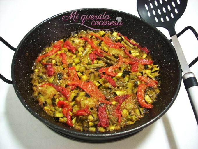 Verduras con arroz y albahaca al horno