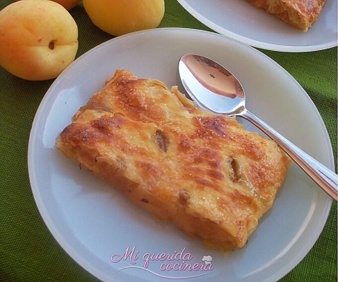 Albaricoques al moscatel en hojaldre