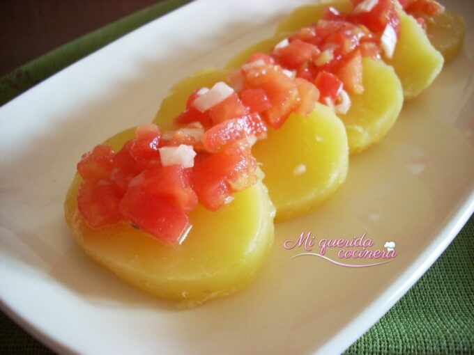 Vinagreta de tomate con patatas cocidas