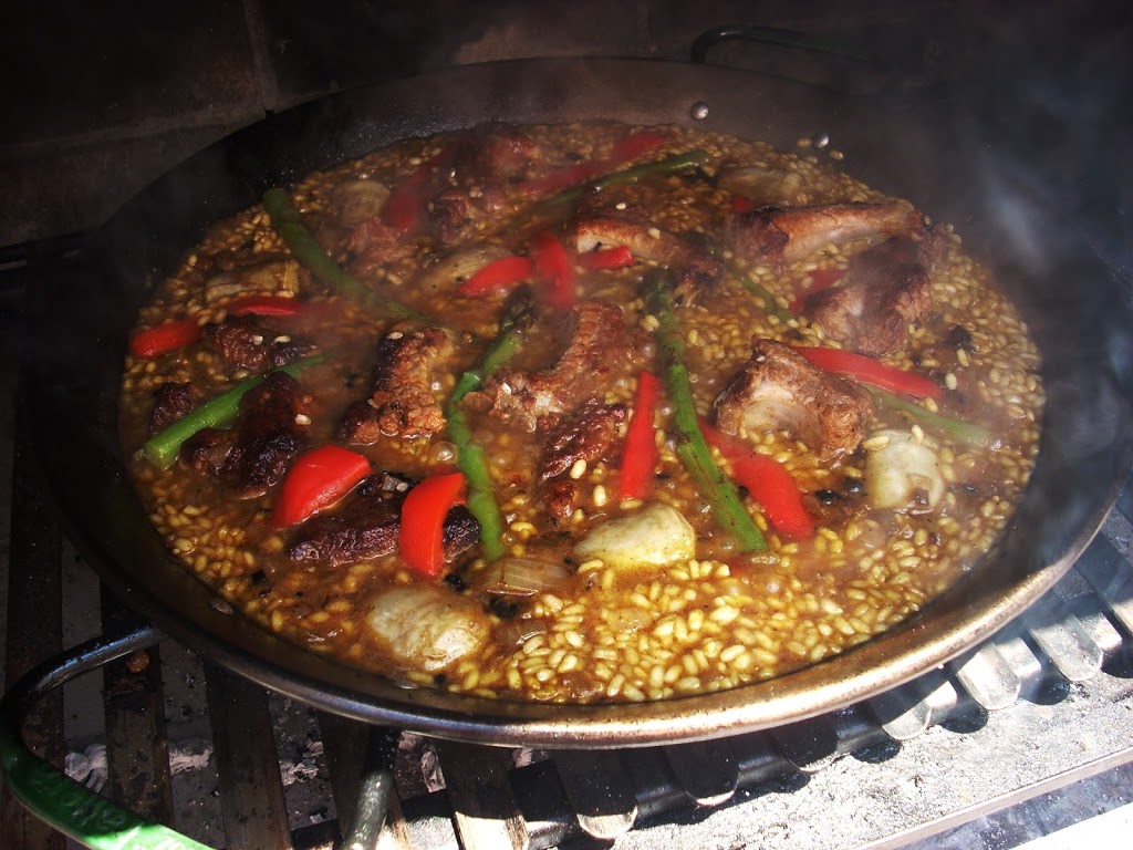 Paella de costillas adobadas y verdura Mi Querida Cocinera