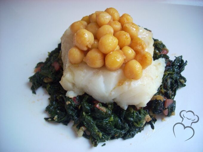 Garbanzos con bacalao y espinacas