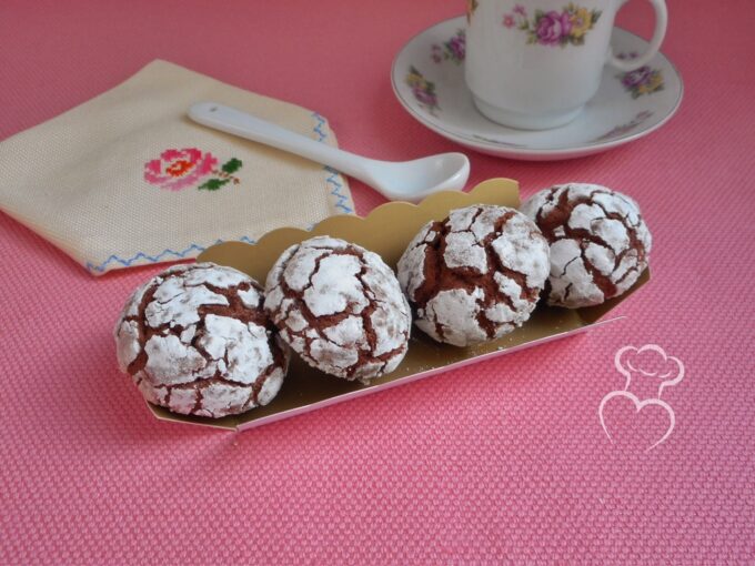 Galletas craqueladas de chocolate