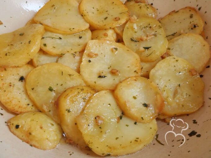 Patatitas fritas con salsa de vinagre