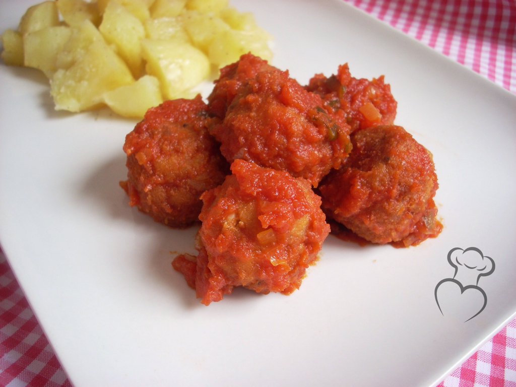 Albóndigas de pollo con tomate