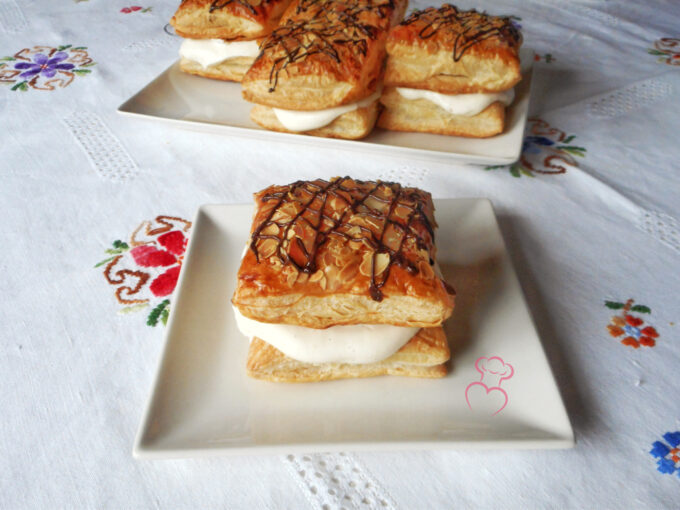 Hojaldre relleno de arandanos y crema