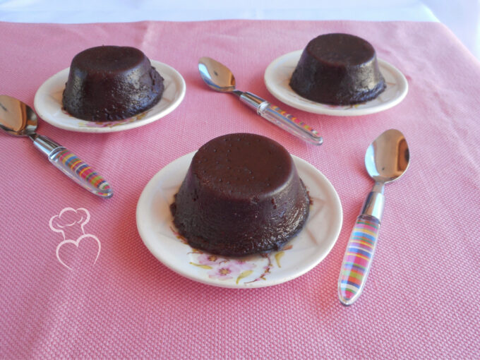 Canelé, pastel francés de chocolate y ron