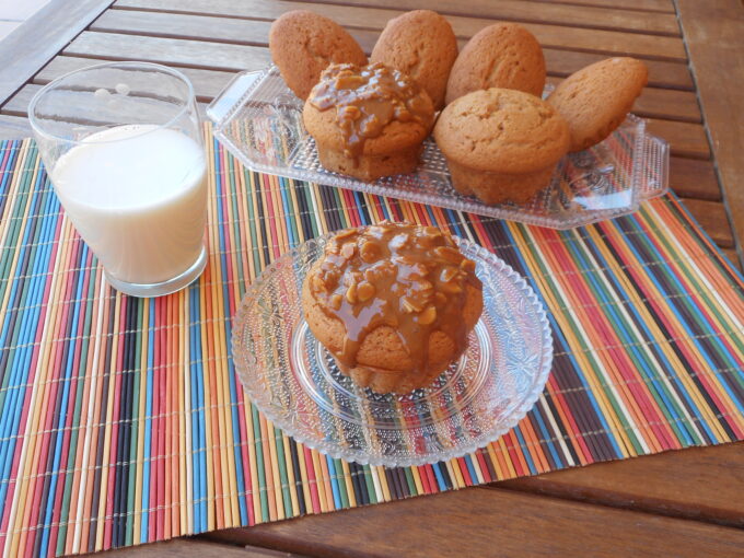 Magdalenas con dulce de leche y almendras