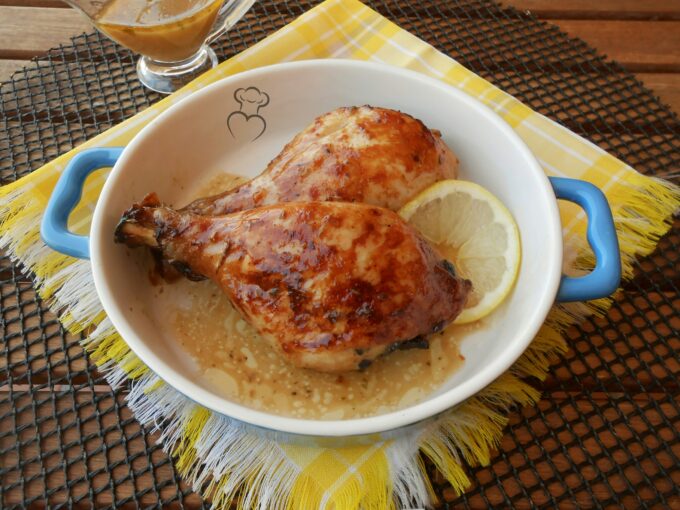 Jamoncitos de pollo al horno con salsa de limón
