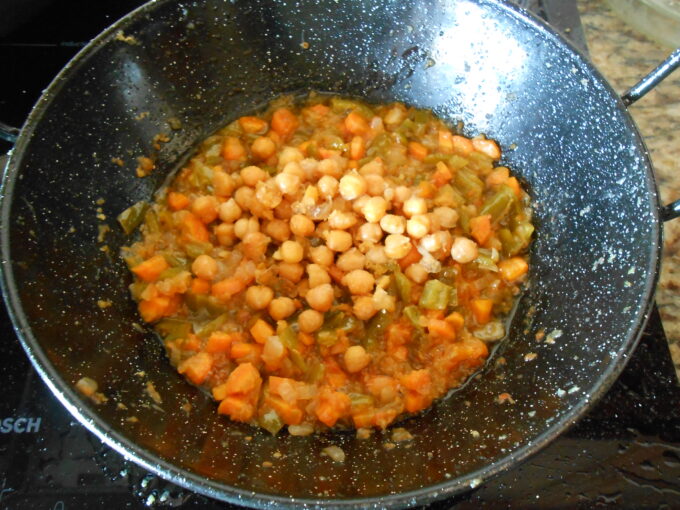 Garbanzos salteados con verduras