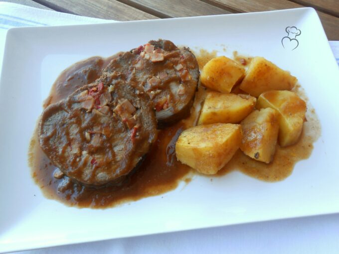 Ternera rellena al horno con salsa española