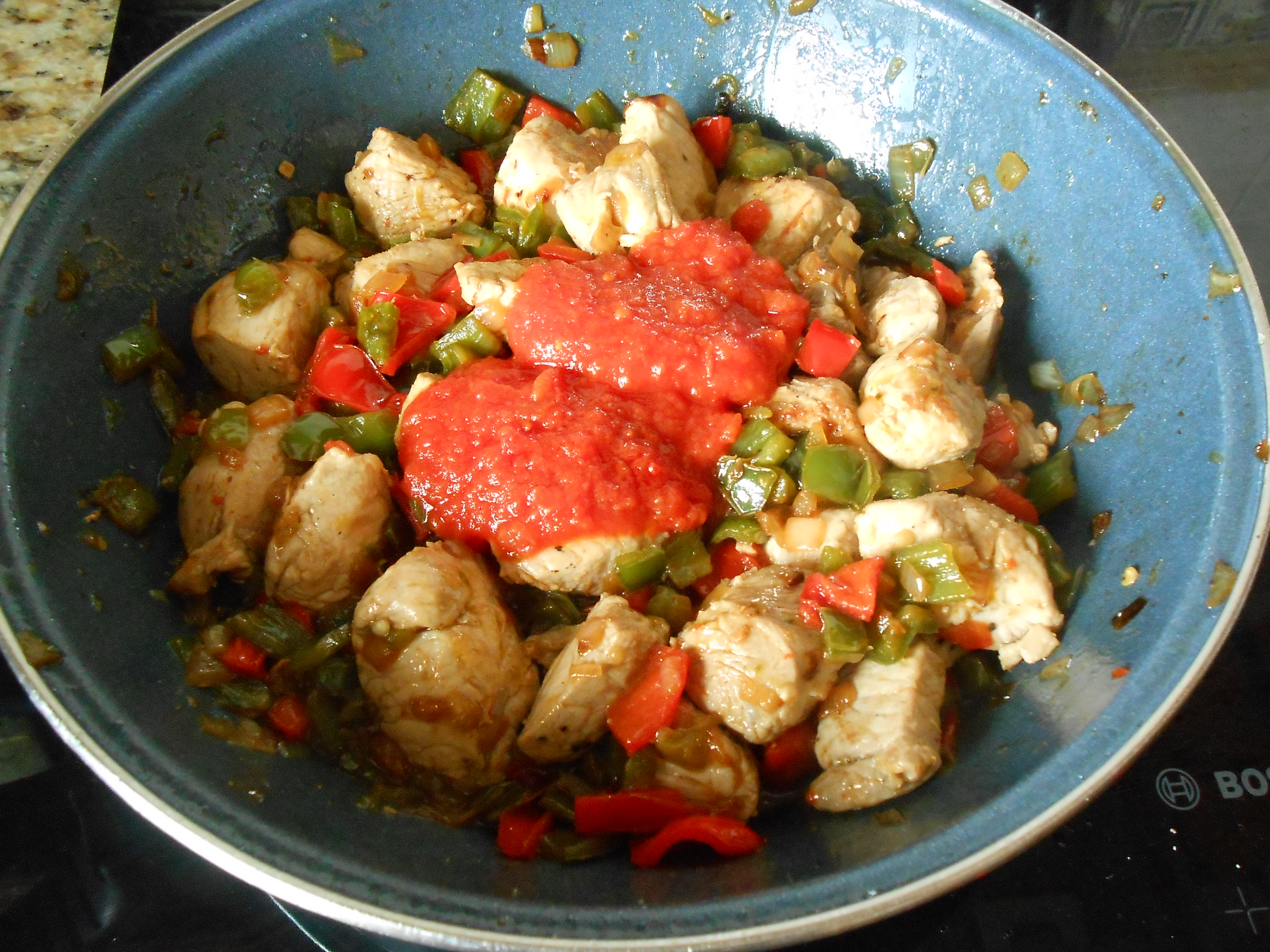 Magro de cerdo en salsa de tomate