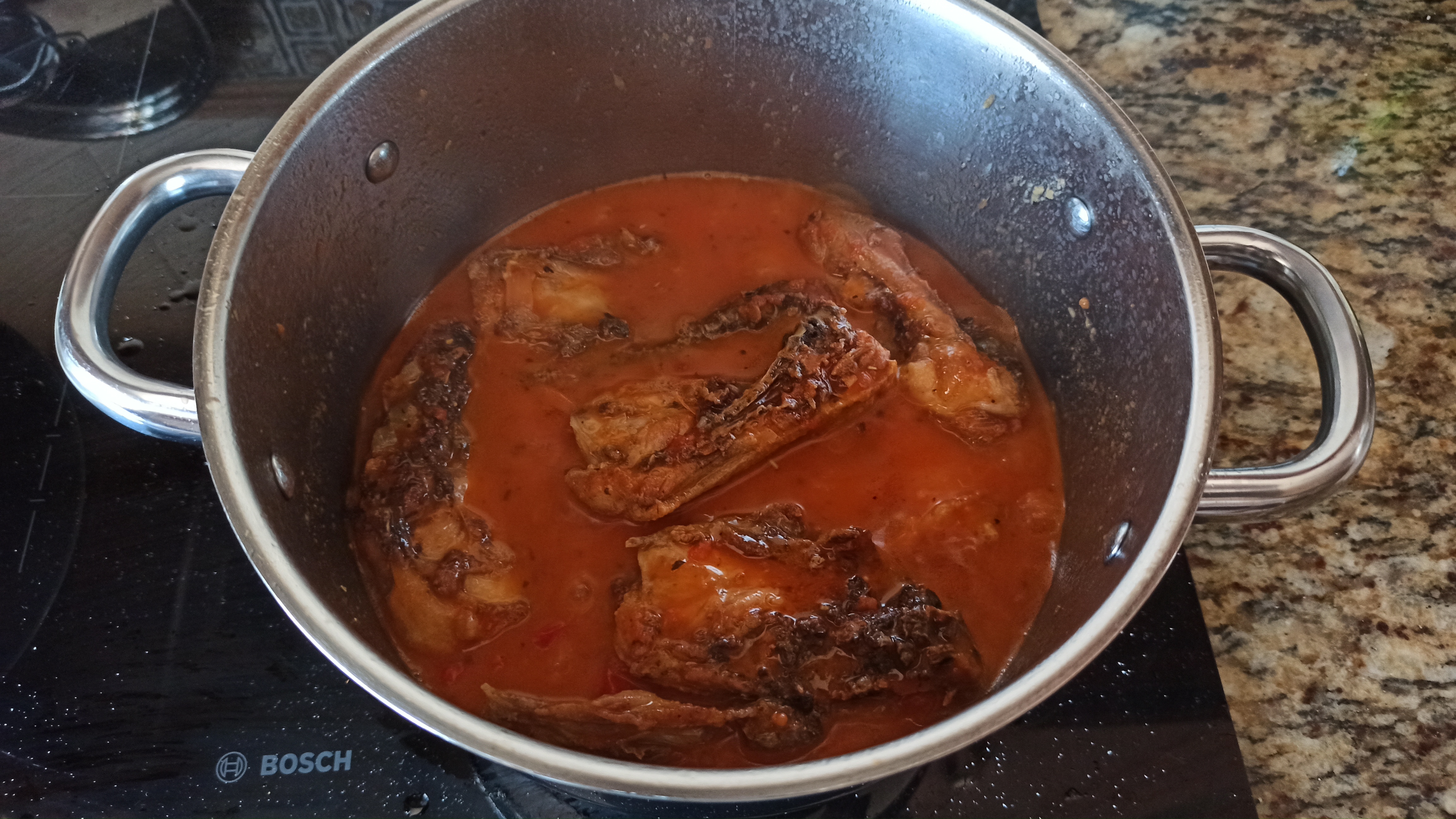Pollo en salsa de tomate picante