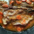 Aguja de cerdo en salsa de soja y miel